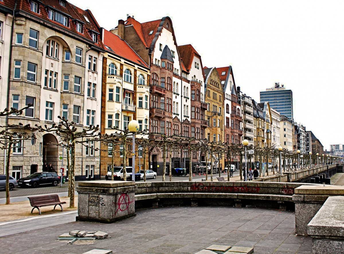 Дюссельдорф  — düsseldorf