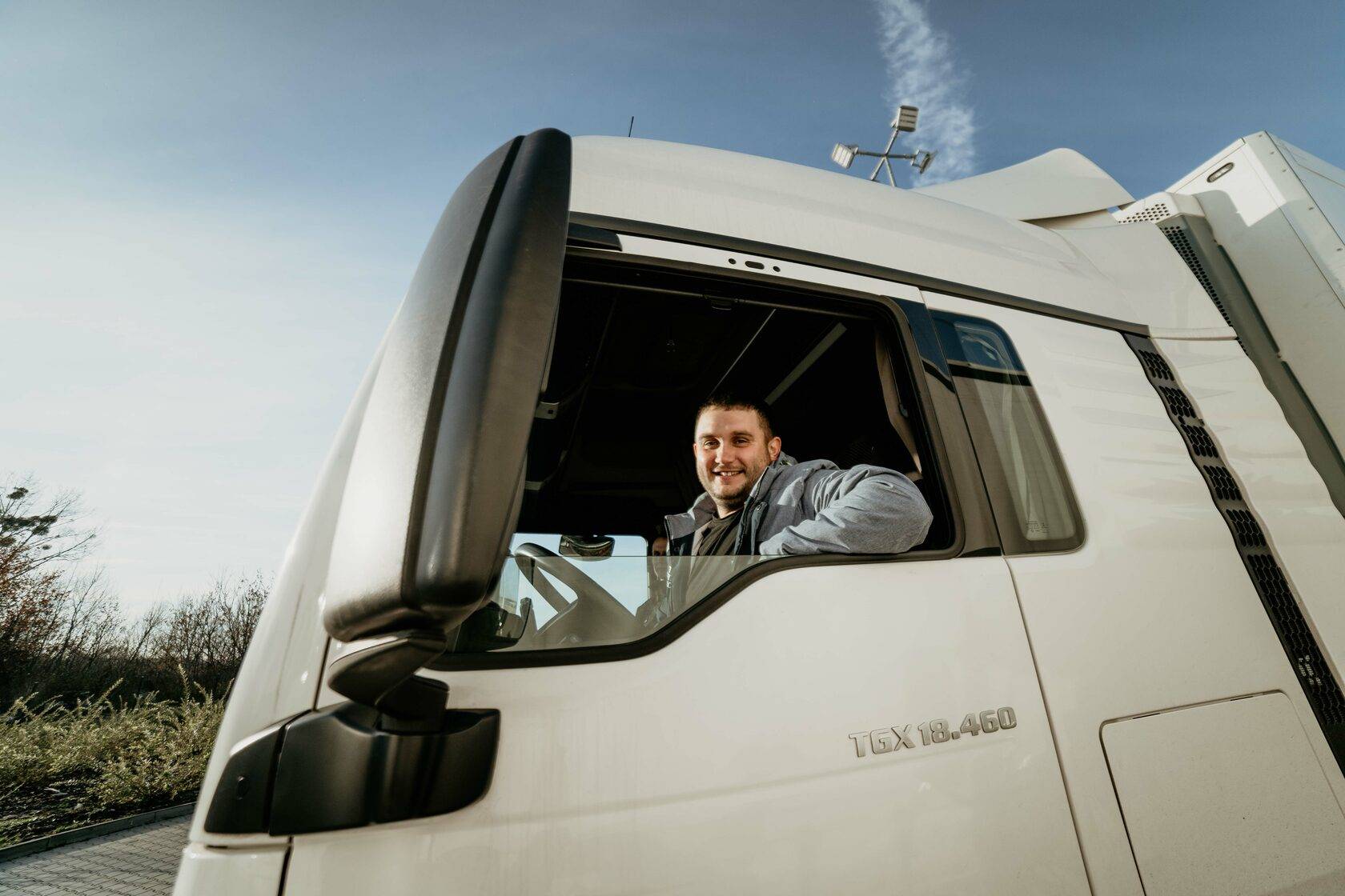Работа на грузовике 5. Работа дальнобойщиком в Европе. Зарплата дальнобойщика в Европе 2021. Работа в Европе водителем дальнобойщиком. Водители дальнобойщики вакансии в Европе Польша.