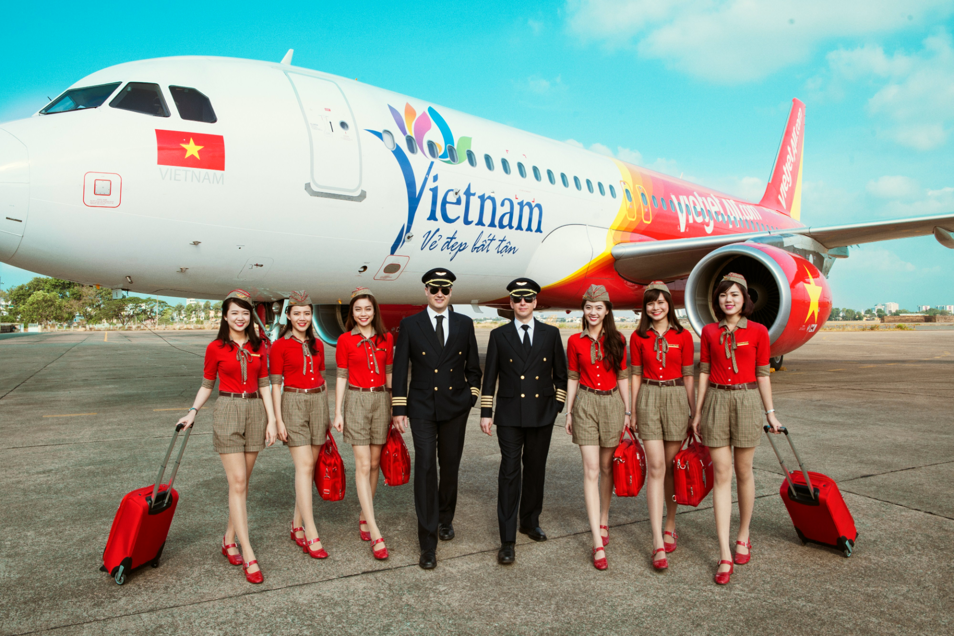 Авиакомпания сунь вынь фото. Вьетнам Эрлайнз стюардессы. Авиакомпания Vietjet Air. Вьетнам Эйрлайнс стюардессы. Vietjet Airlines самолет.