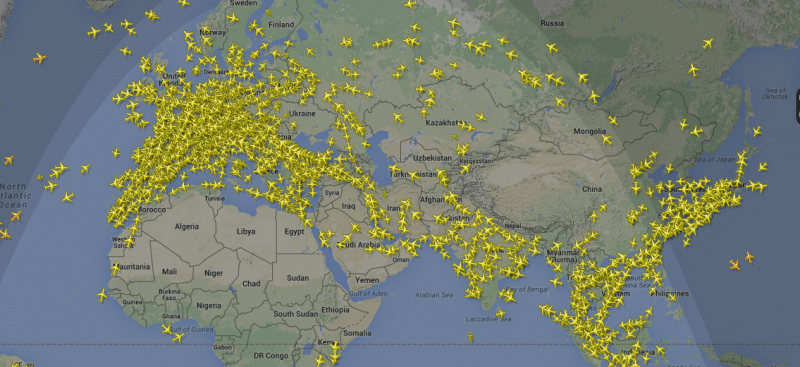 Сколько самолетов сейчас в небе находится одновременно и летает в мире за день