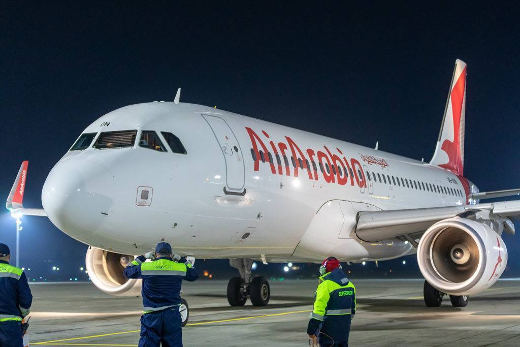 Air arabia abu dhabi. Эйр Арабия авиакомпания. АИР Арабия авиакомпании самолеты. А321 АИР Арабия. Air Arabia авиакомпании ОАЭ.