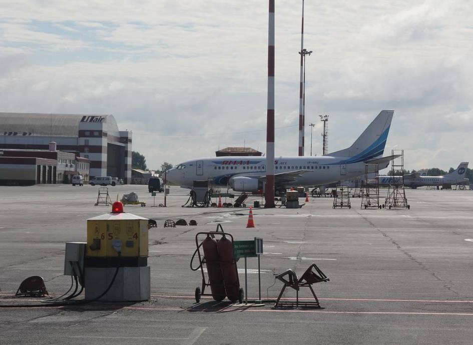 Weeze airport // parkeren, vervoer naar vliegveld, shuttle bus, taxi, wifi, winkels