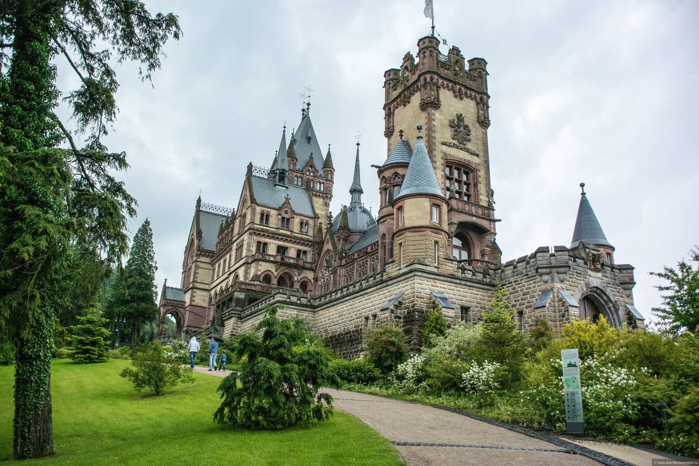 Драхенбург – замки германии: драхенбург (schloss drachenburg) — торговый центр "глобус экстрим"