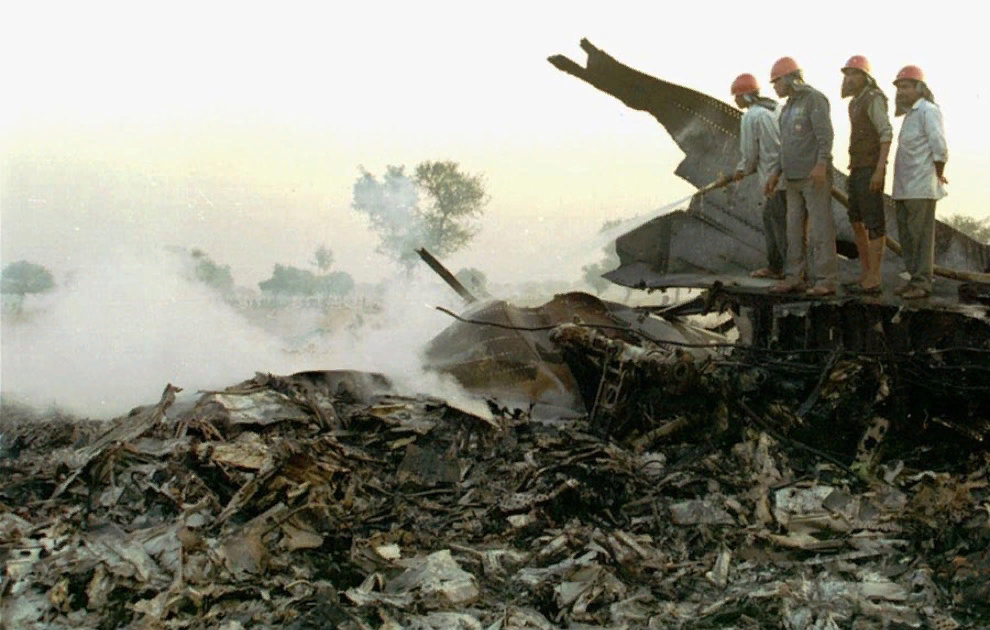 Авиакатастрофа географик. Столкновение над Чархи Дадри 1996. Авиакатастрофа над Дели в 1996. Ил-76 и Боинг-747. Чархи Дадри. Столкновение ил 76 и Боинг 747.