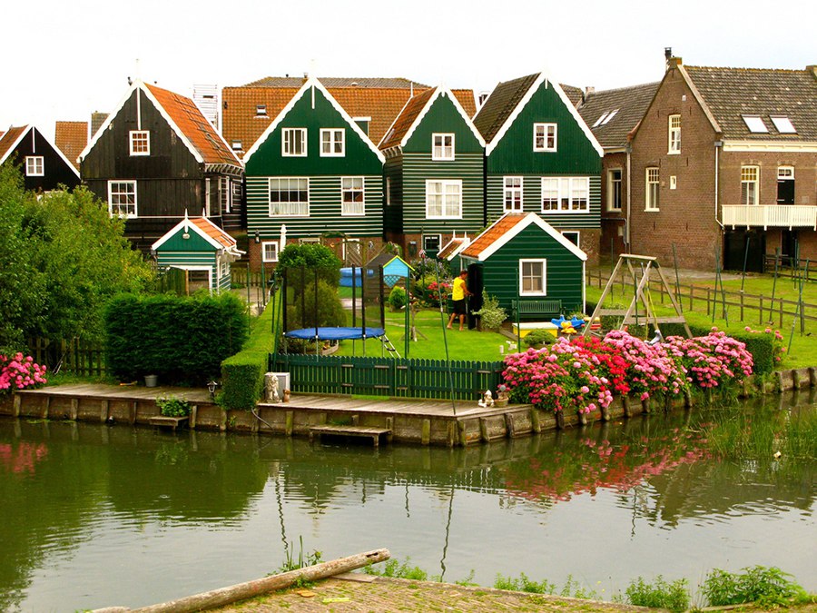 Голландская дом 3. Деревня рыбаков Амстердам. Деревня Хогевей Голландия. Зеленберген-деревня в Голландии. Маркен Нидерланды.