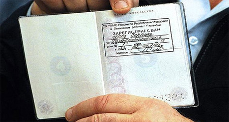 Загранпаспорт без прописки: как получить и почему могут отказать?