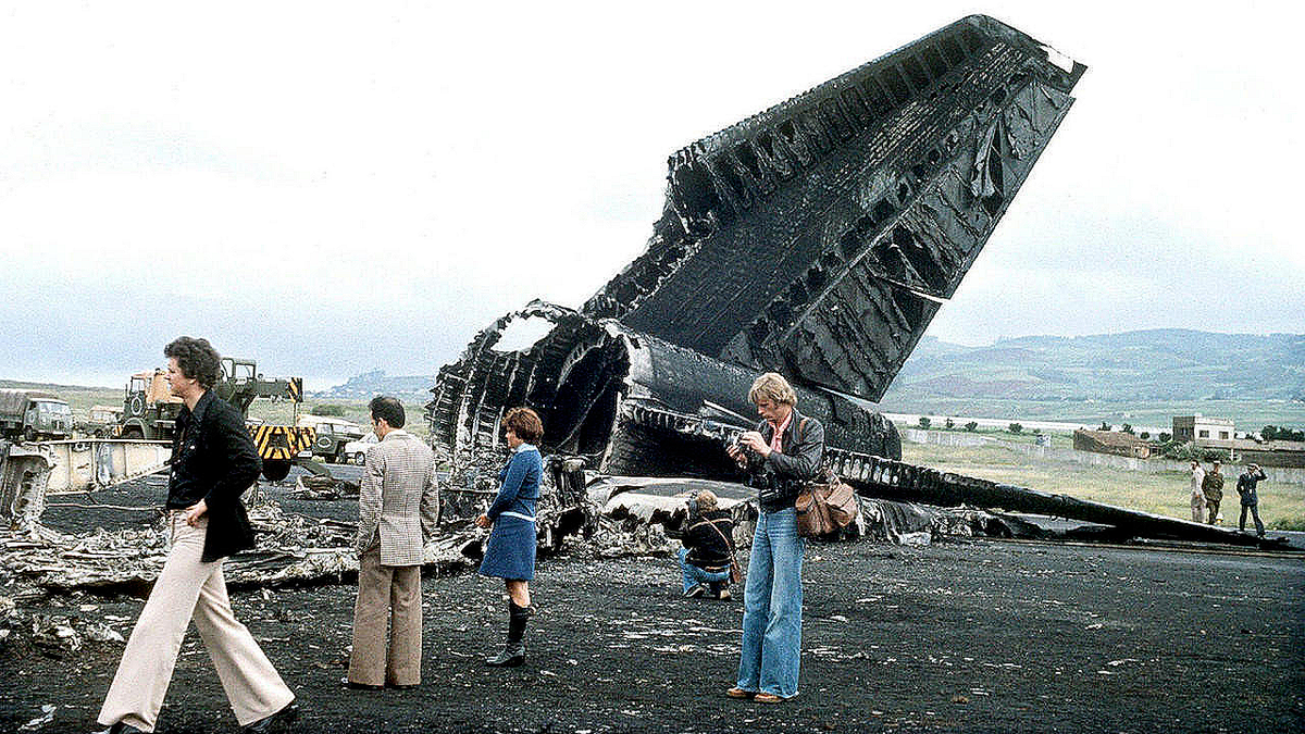 Какая самая крупная катастрофа. Авиакатастрофа Лос Родеос 1977. Столкновение в аэропорту Лос-Родеос 1977. Столкновение в аэропорту Лос-Родеос. Аэропорт Лос-Родеос на Тенерифе 1977.