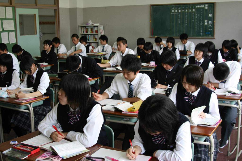 Зачем в школах Японии проверяют нижнее бельё учениц