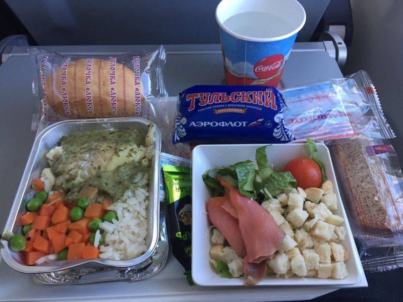 Кормят ли в самолете победа: питание на рейсах авиакомпании, что взять с собой, чтобы съесть на борту при полете, сервис "заправка пассажиров"