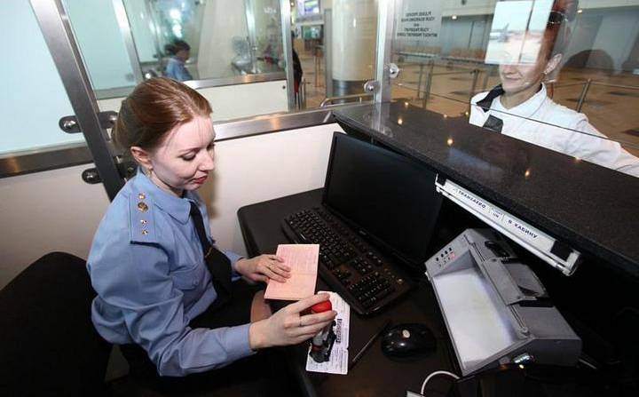 Прохождение паспортного контроля в аэропорту