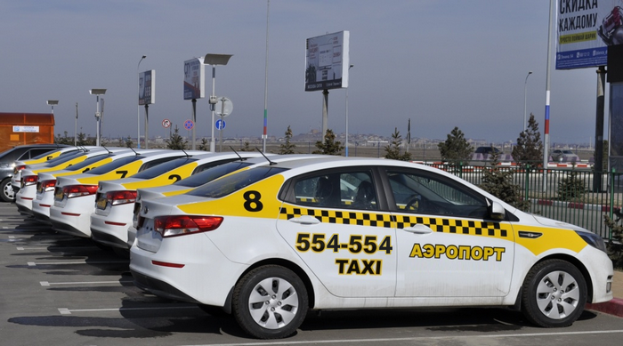 Вай такси телефон. Махачкала аэропорт такси. Грозненское такси. Таксопарк Махачкала. Желтое такси Грозный.