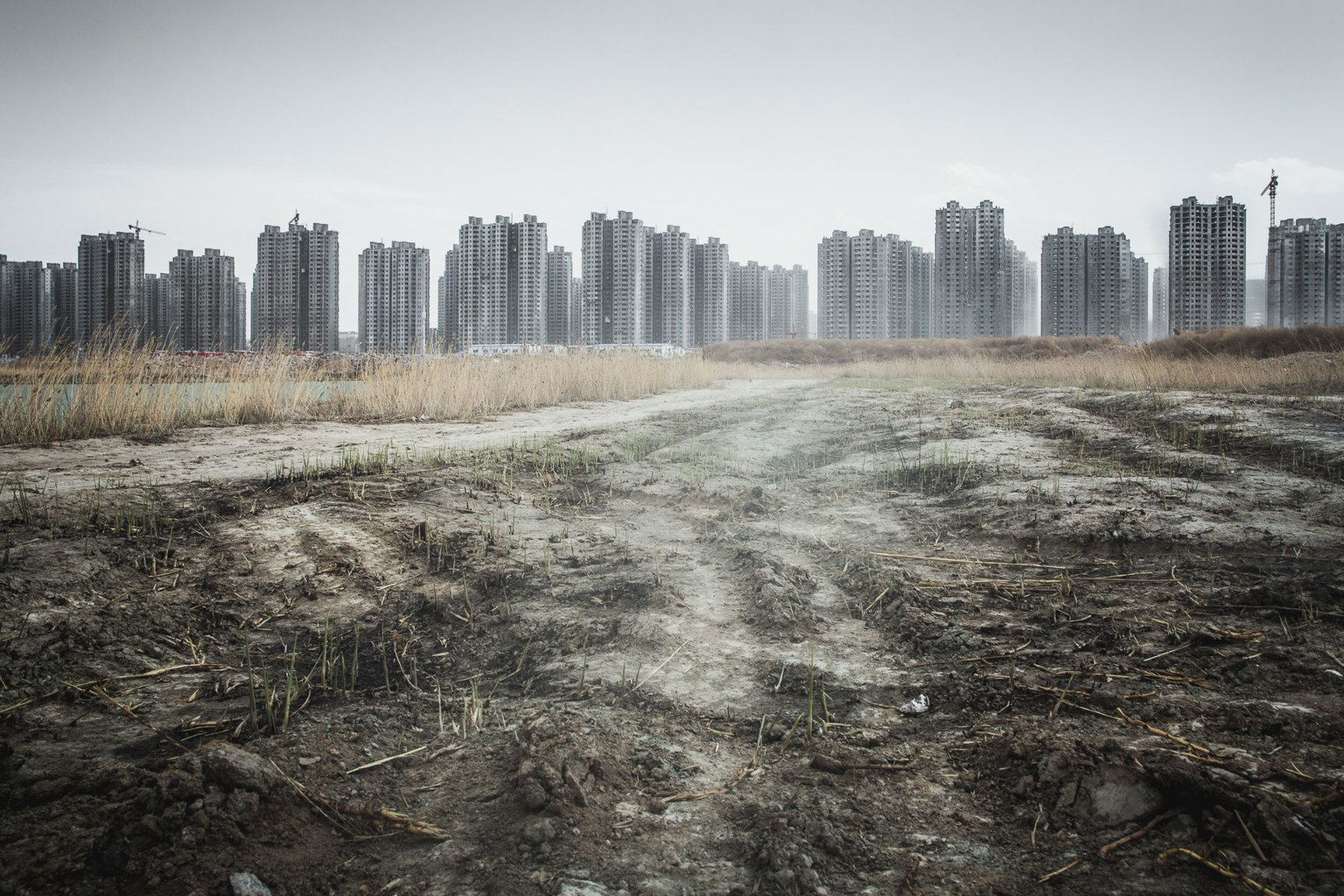 Зачем китай строит города призраки