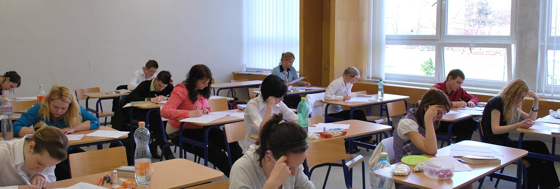 Обучение в чехии для русских — бесплатное образование и учеба в вузе после 11 класса на чешском и какая стоимость на английском — вне берега