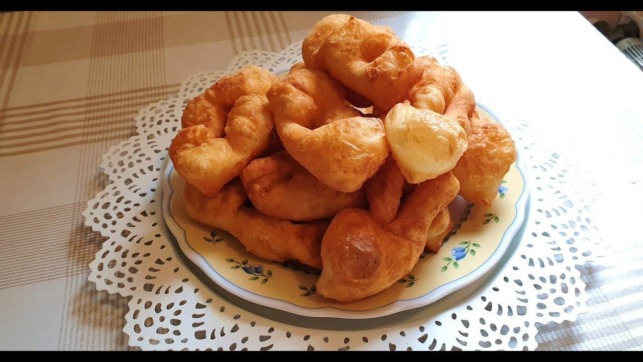 Вкусные кребли на кефире: пышная выпечка от немецких бабушек к семейному завтраку