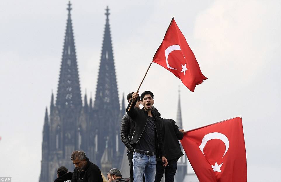 Почему турок так много в германии и сколько их на самом деле