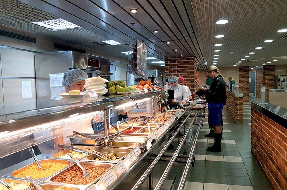 Блогер-провинциал пожаловался на «конские цены» в столовой аэропорта Москвы